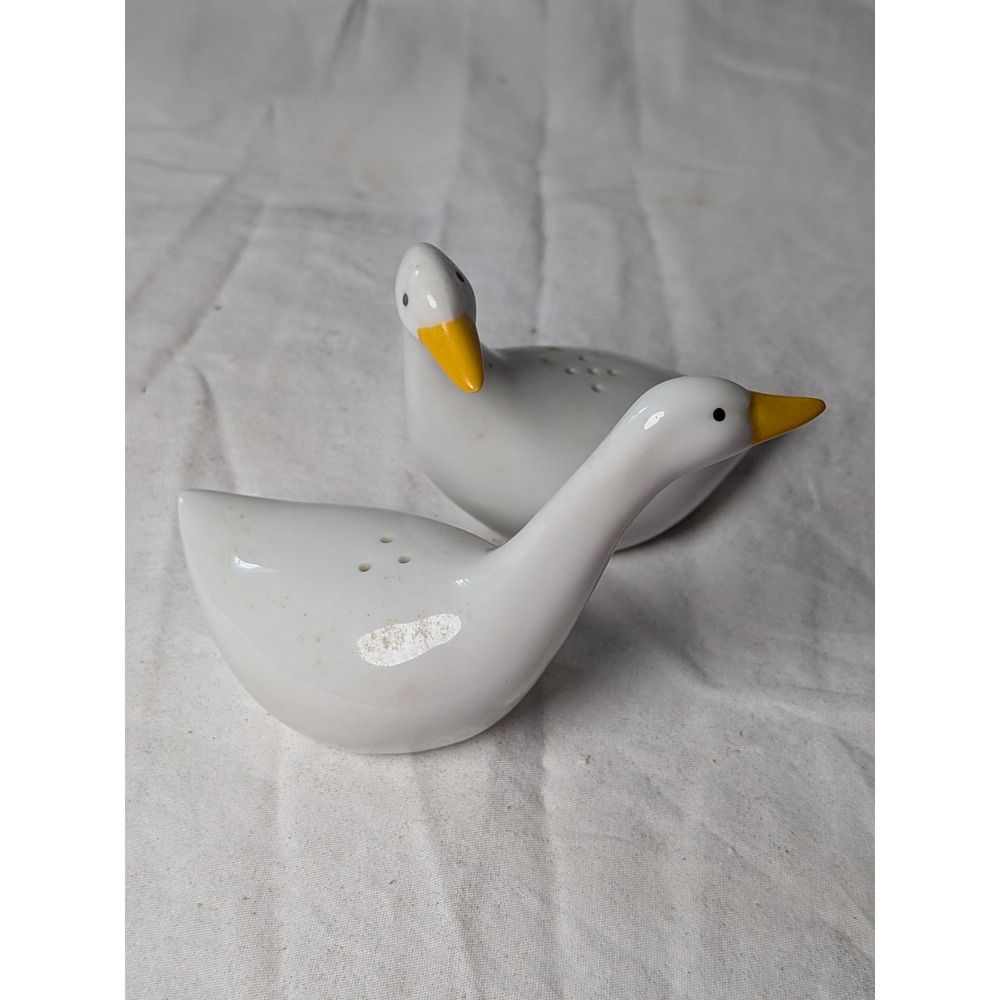 Vintage Avon White Goose Duck Ceramic Salt and Pepper Shaker Set Farmhouse Decor